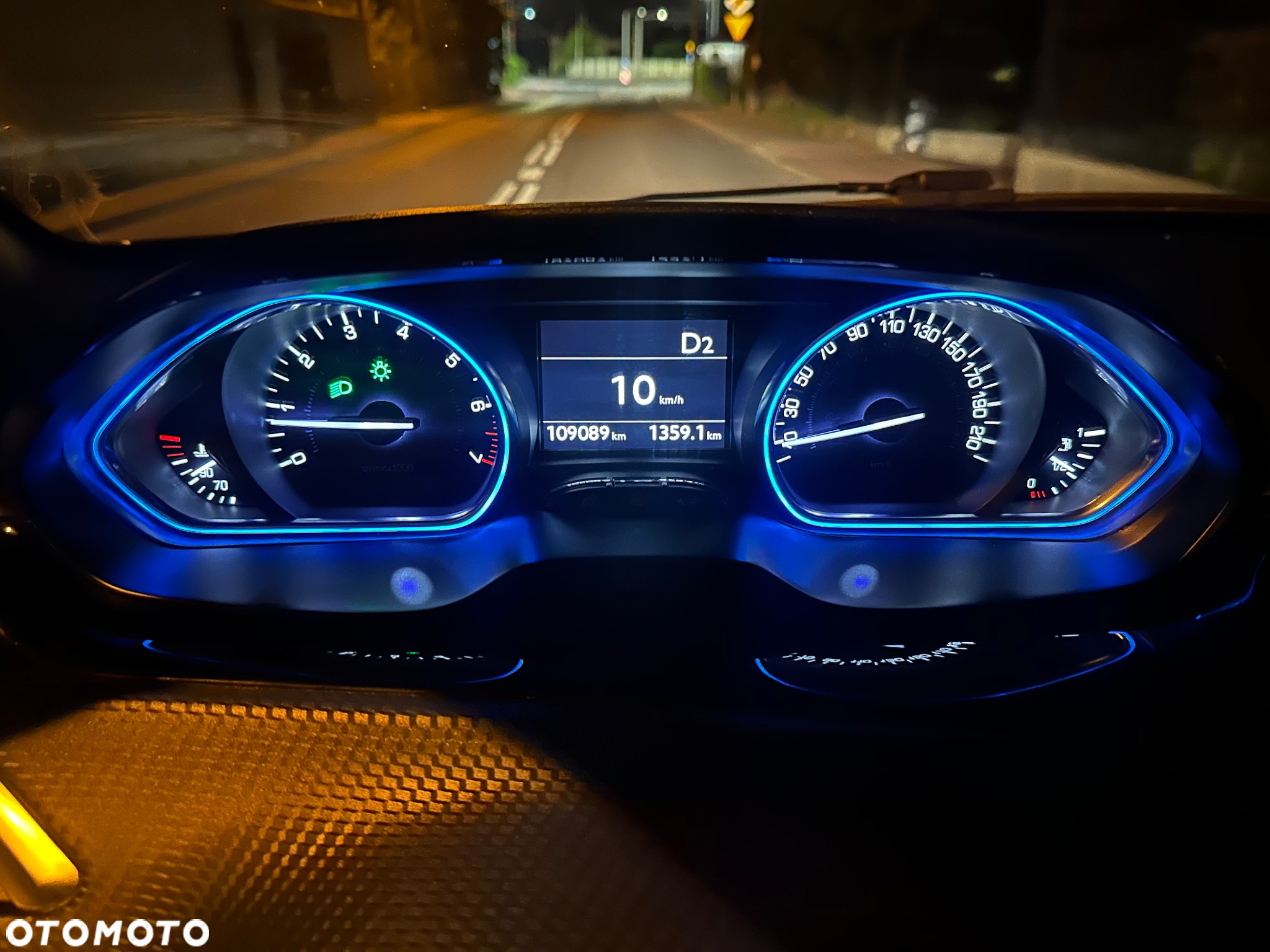 Peugeot 2008 1.2 Pure Tech GPF Signature S&S EAT6 - 14