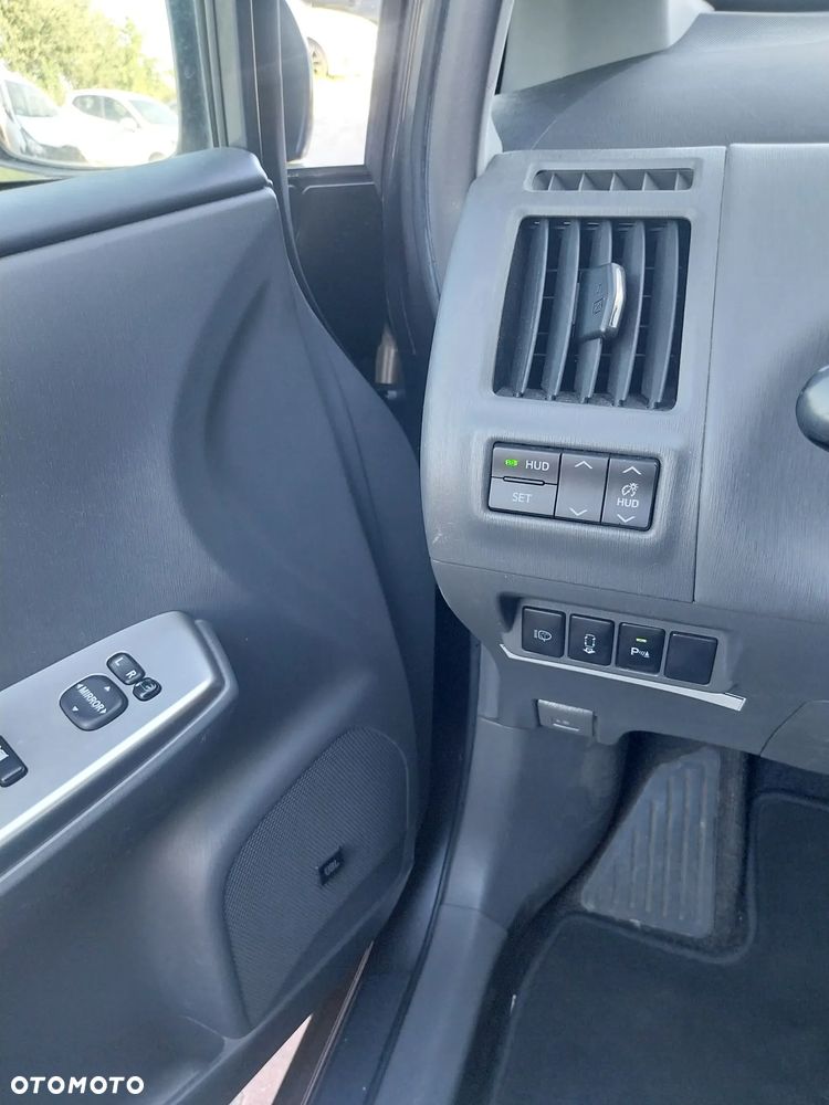 Toyota Prius+ - 21