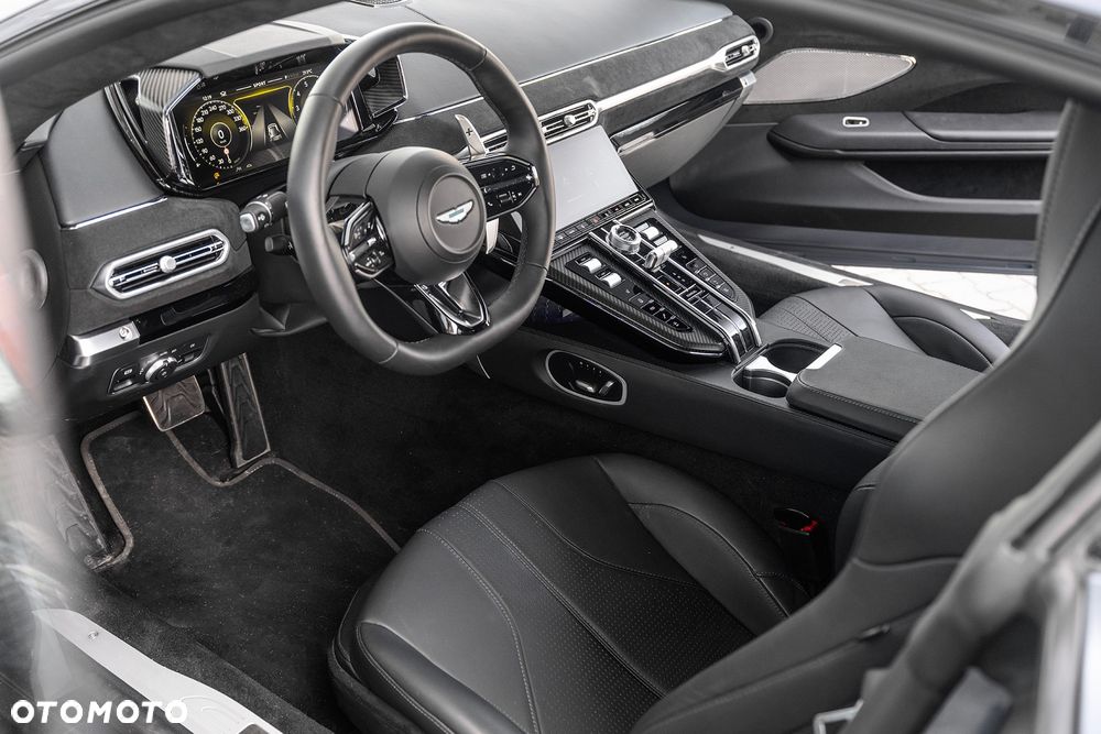 Aston Martin Vantage - 12