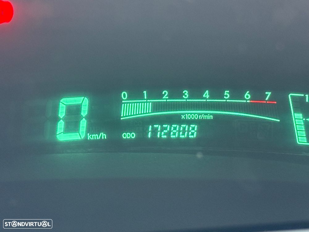 Toyota Yaris 1.0 VVT-i AC Manual+VSC - 11