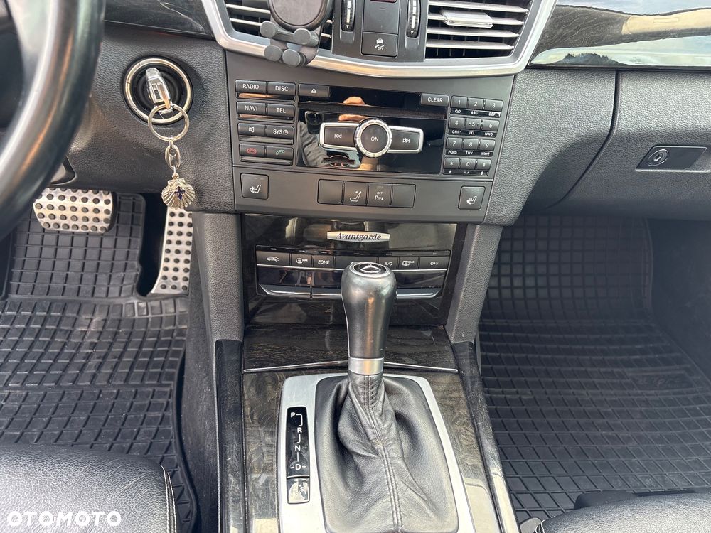 Mercedes-Benz Klasa E 220 CDI BlueEff Avantgarde - 19