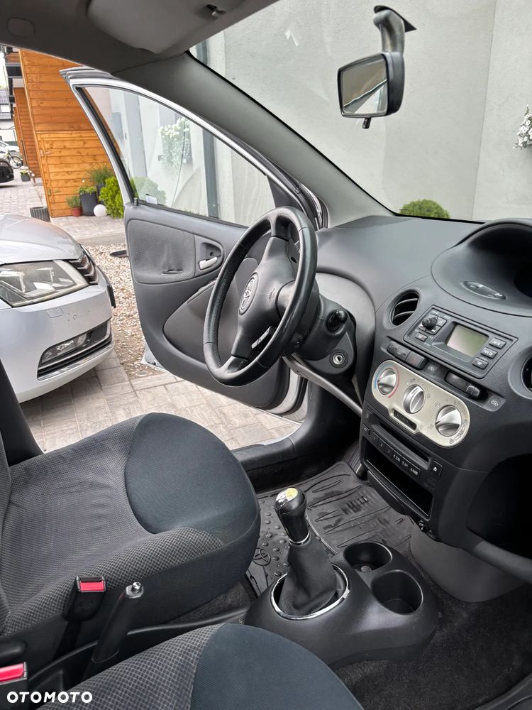 Toyota Yaris 1.4 D-4D - 11
