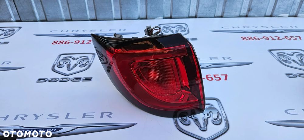 Chrysler Pacifica 2016- Lampa tył prawy Lampa tylna prawa P68229026AF Lampa tył lewy Lampa tylna lewa P68229027AF  LED IDEALNE - 3