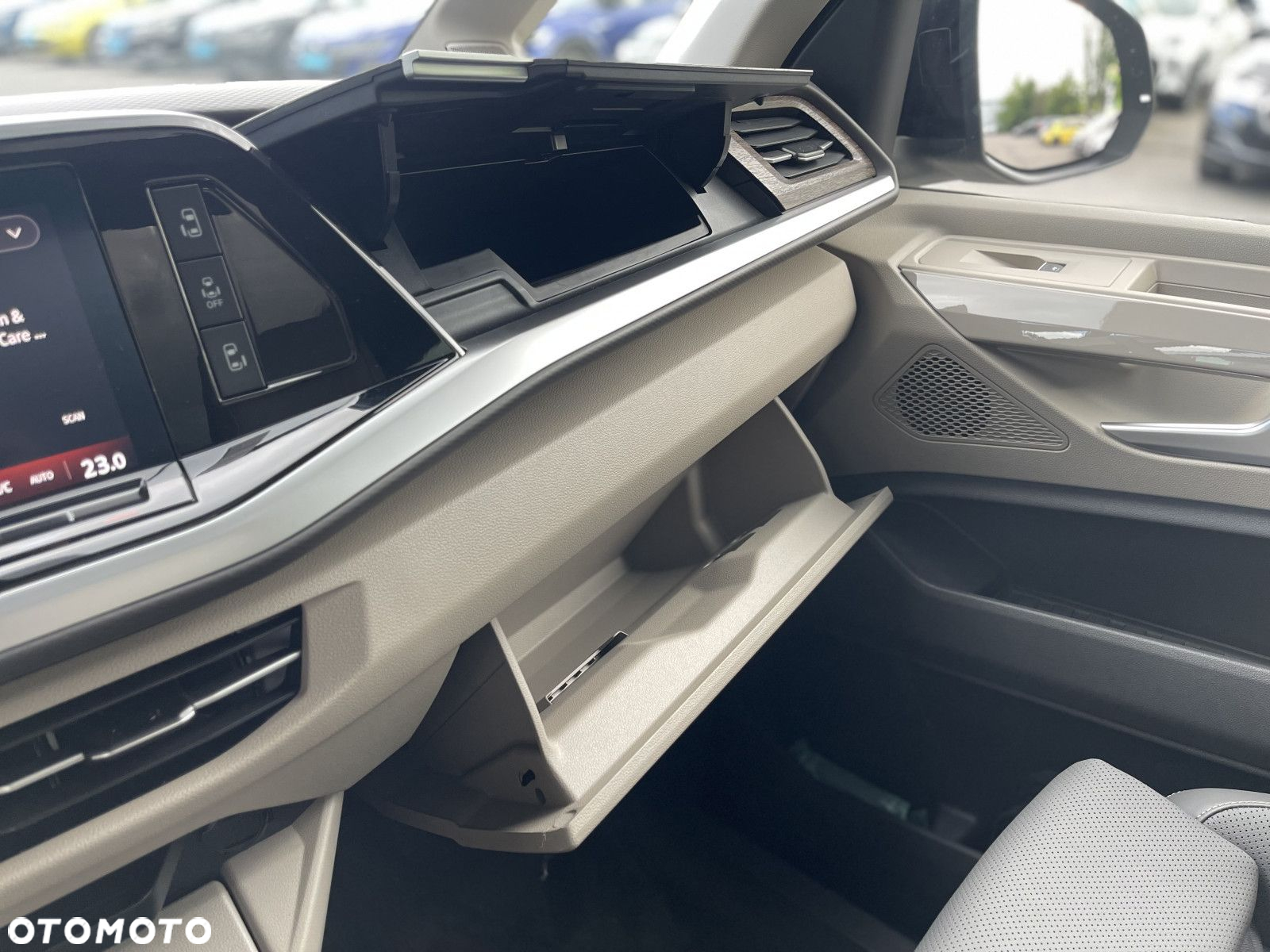 Volkswagen Multivan - 13