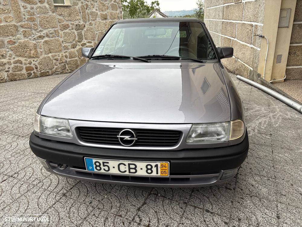 Opel Astra 1.6i GT - 1