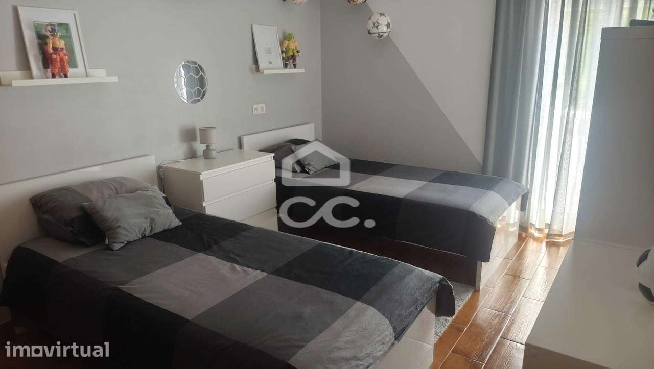 Apartamento T2 zona das universidades, com aproveitamento de sótão. - Grande imagem: 3/33
