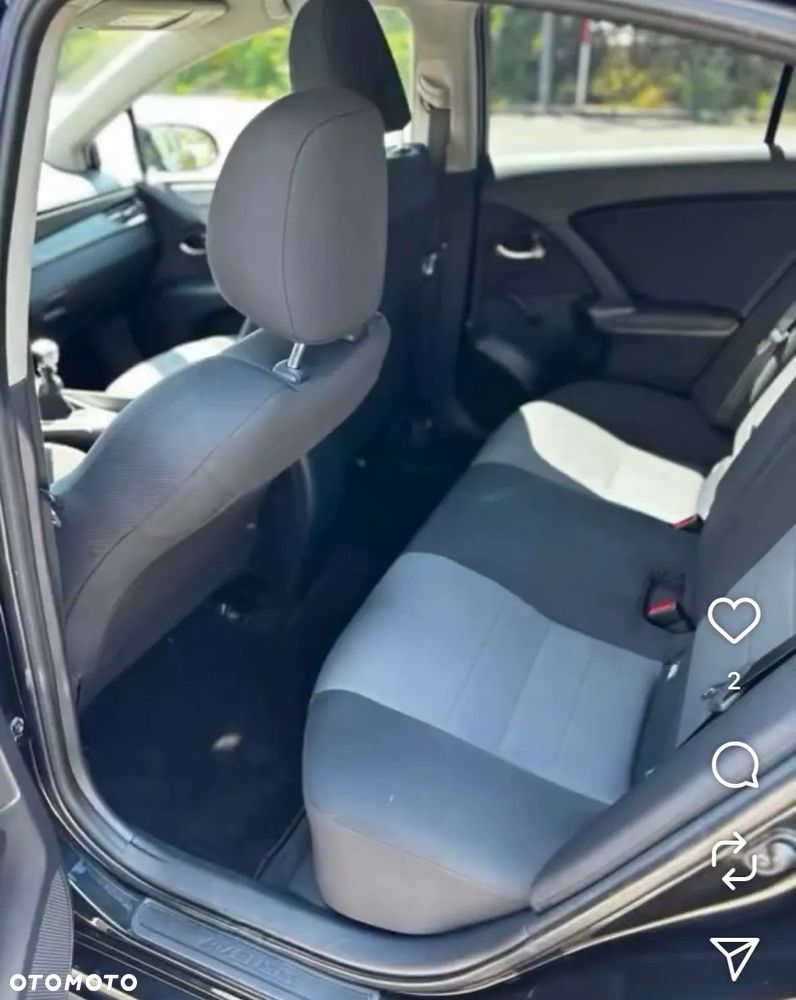 Toyota Avensis 1.6 Active - 6
