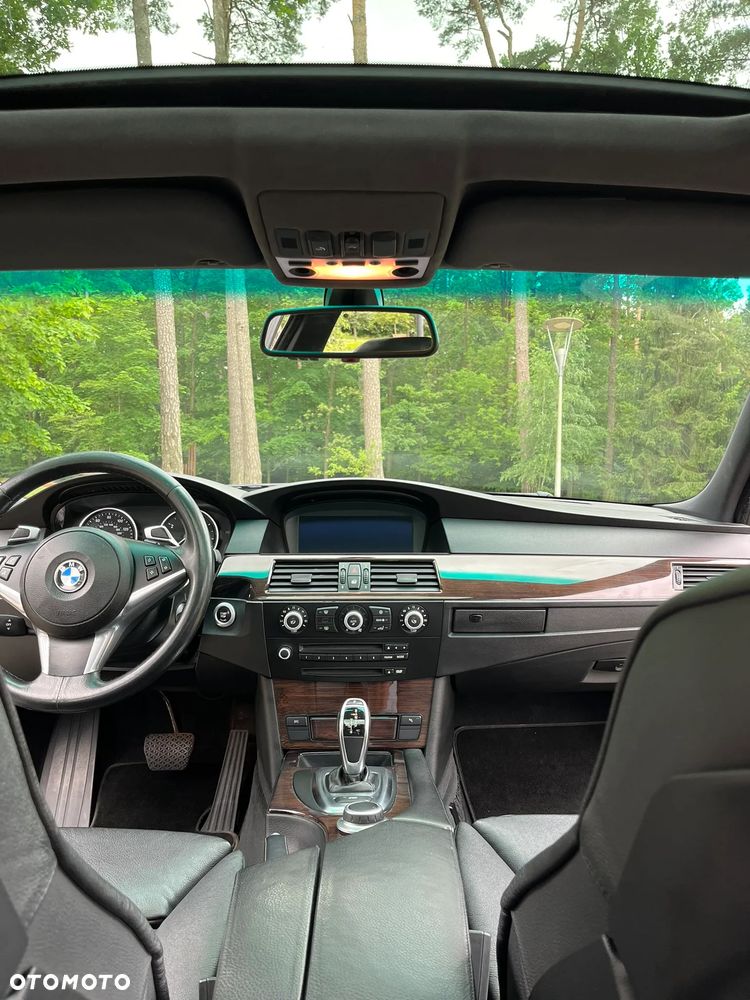 BMW Seria 5 550i Sport-Aut - 17