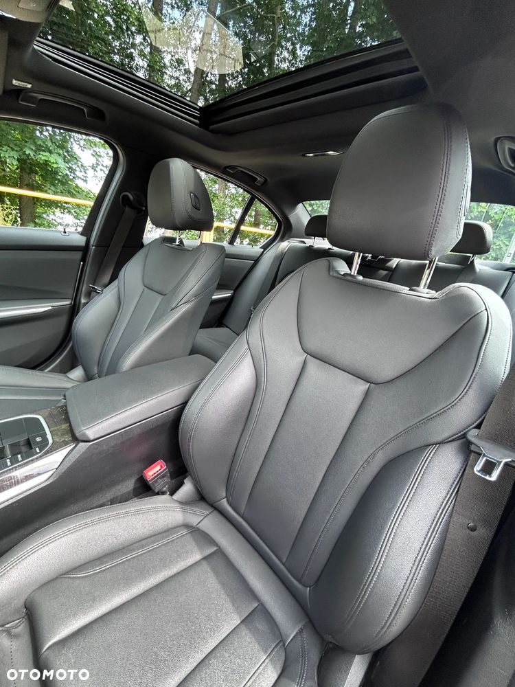 BMW Seria 3 330i Luxury Line sport - 23