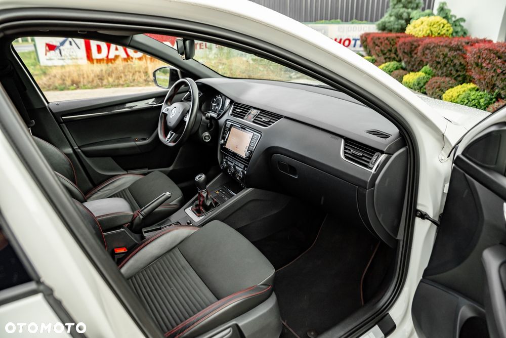 Skoda Octavia 2.0 TSI RS - 21