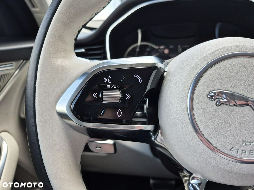 Jaguar F-Pace - 31