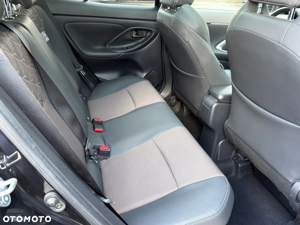 Toyota Yaris 130 1.5 VVT-i Premiere Edition - 13