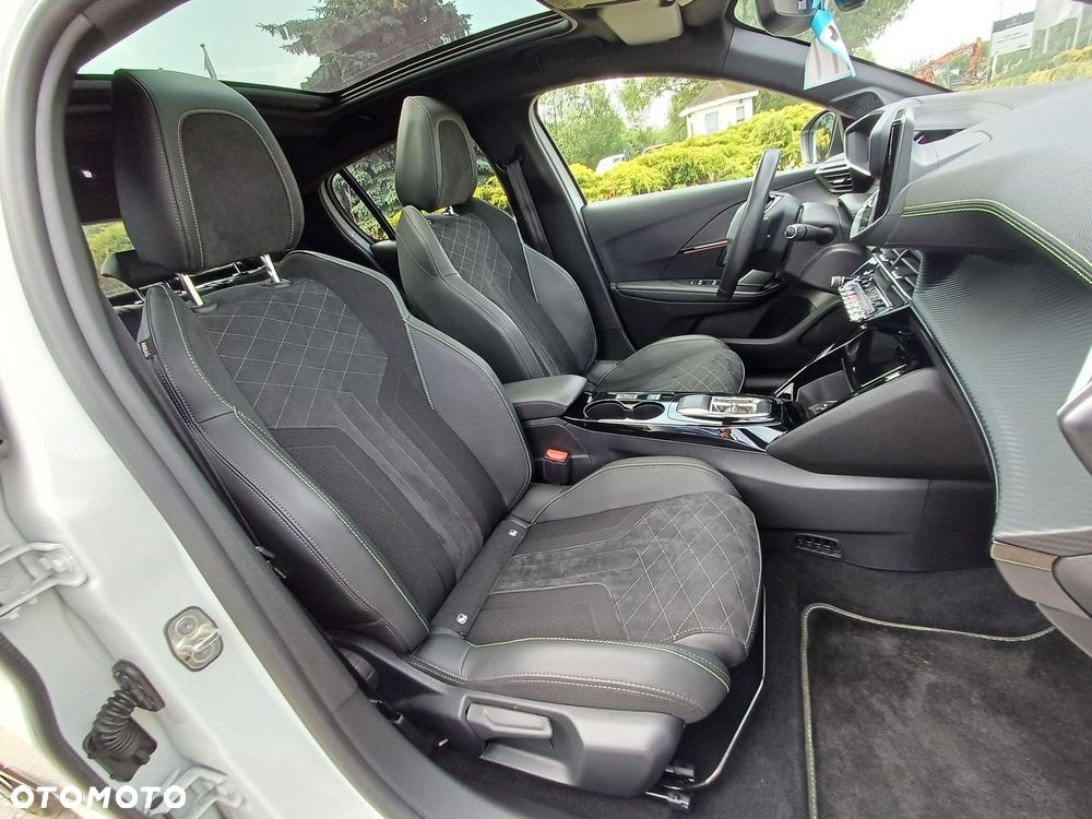 Peugeot 208 - 15