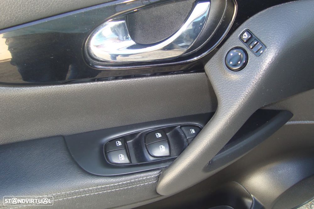 Nissan Qashqai 1.5 dCi N-Connecta J18+Led - 29