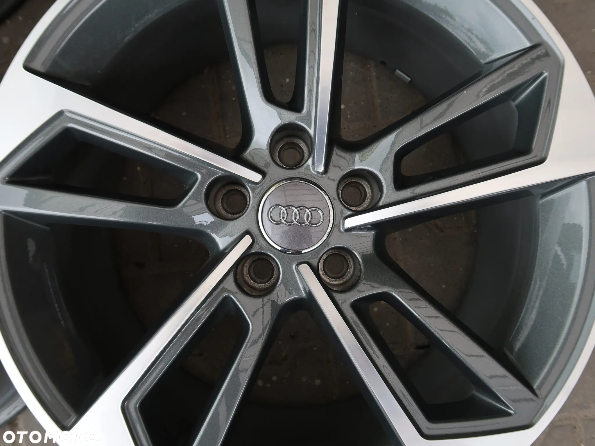 Oryginalne Felgi Aluminiowe Audi A4 8W0 - 7