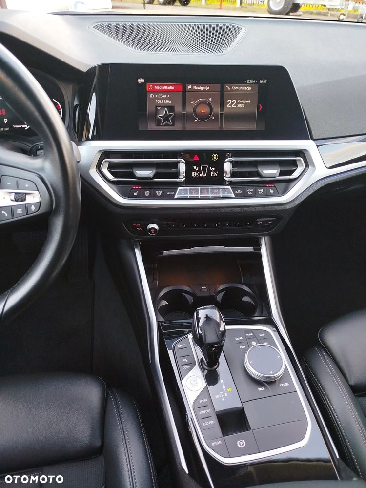 BMW Seria 3 318d Sport Line - 15