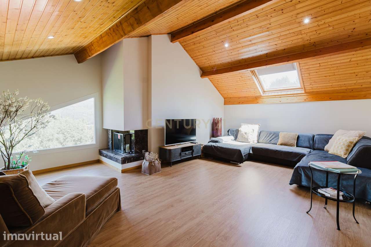 Casa T4 com Garagem Piscina e Jacuzzi junto ao Rio na zona do Gerês - Grande imagem: 3/47