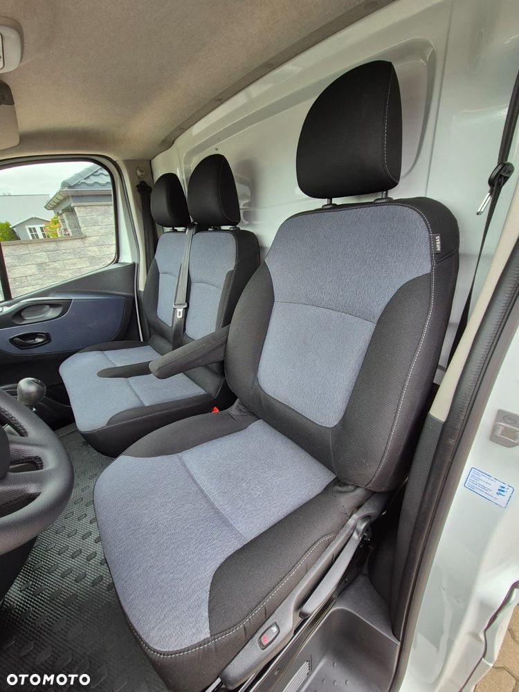 Opel Vivaro 2017r LONG 180tys km webasto super stan - 19