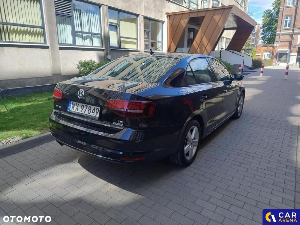 Volkswagen Jetta - 4