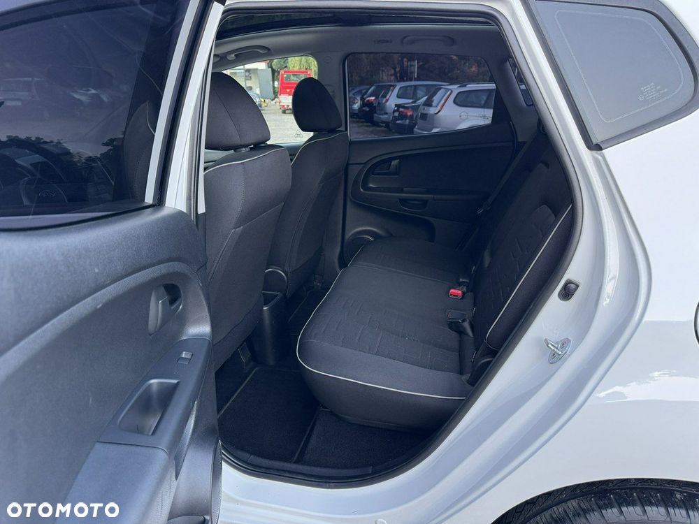 Kia Venga - 23