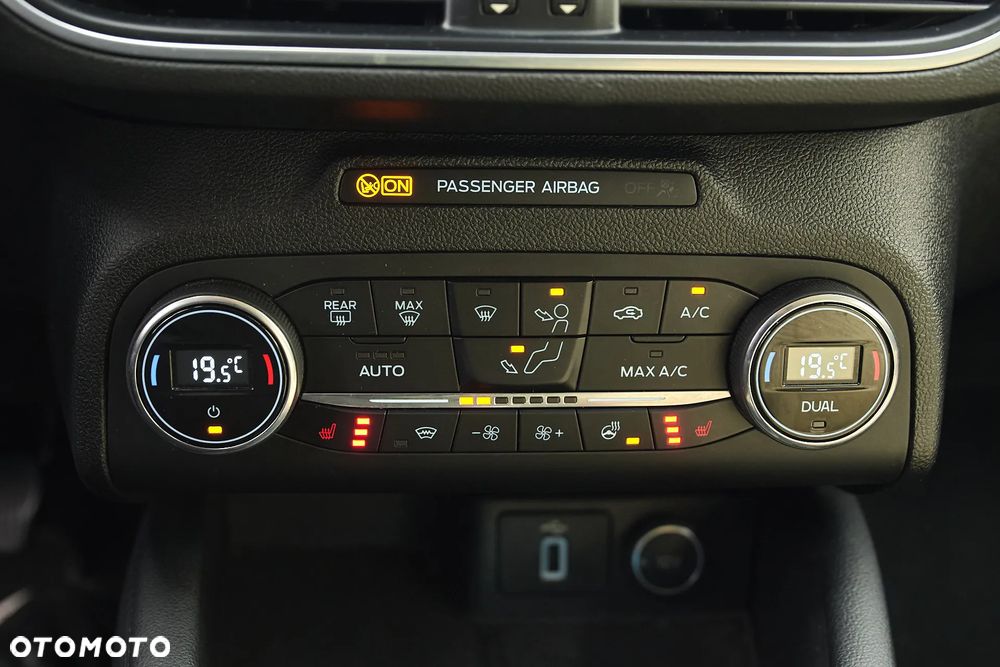 Ford Focus 1.5 EcoBlue Start-Stopp-System TITANIUM DESIGN - 35