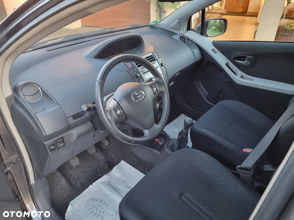 Toyota Yaris - 10