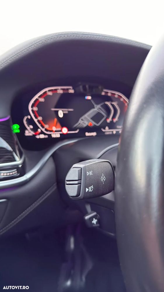 BMW Seria 7 730d xDrive MHEV - 23