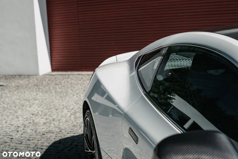 Aston Martin Vanquish Standard - 8