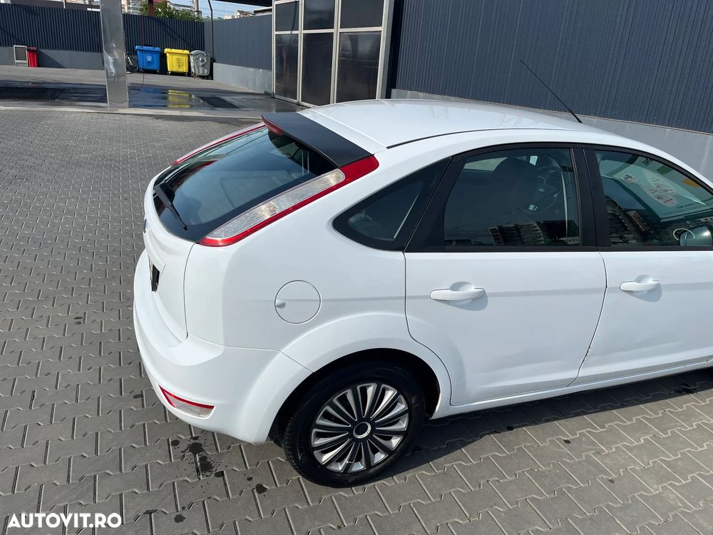 Ford Focus 1.4i Ambiente - 8