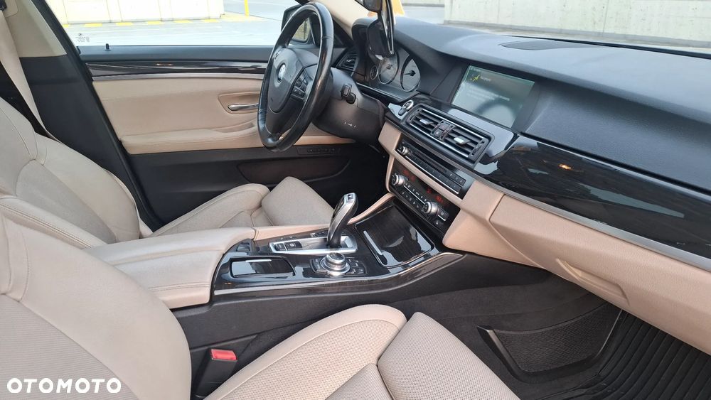 BMW Seria 5 535i xDrive - 32