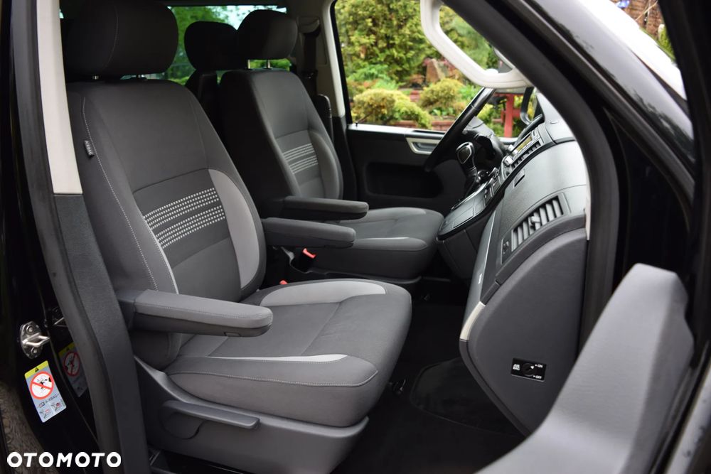 Volkswagen Multivan - 10