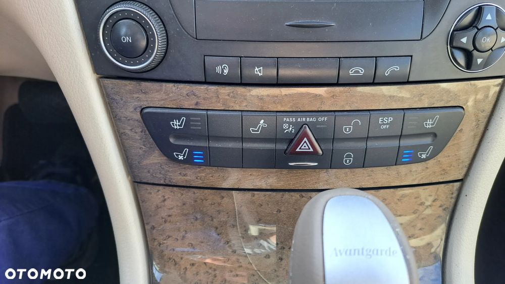 Mercedes-Benz Klasa E 200 Kompressor Automatik Avantgarde - 33