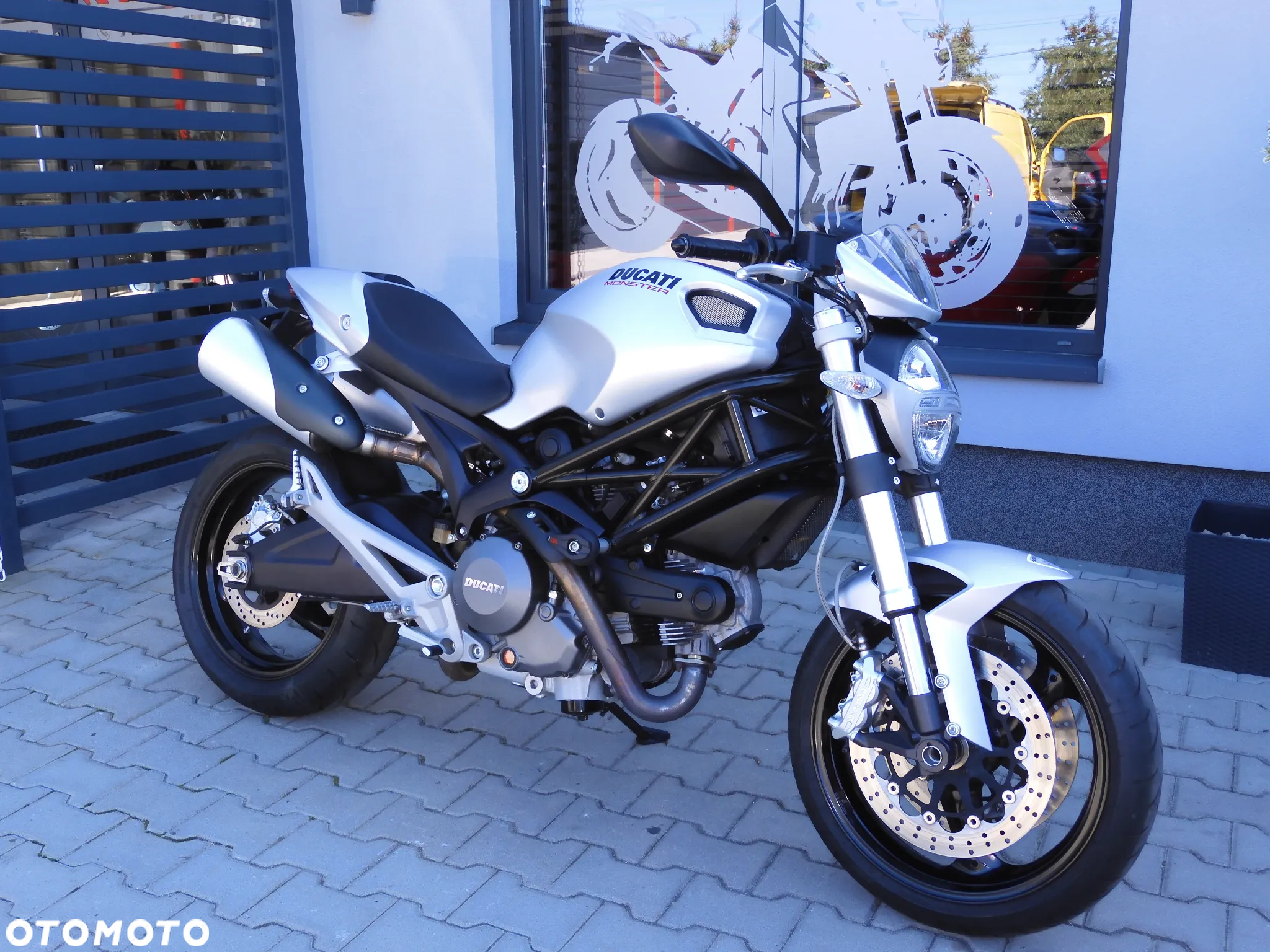 Ducati 696 - 2