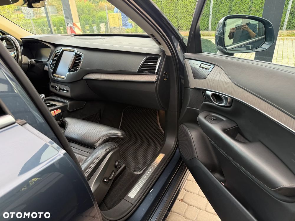 Volvo XC 90 - 9