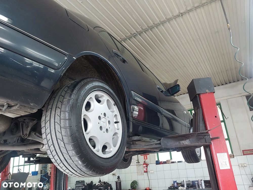 Mercedes-Benz Klasa E - 16