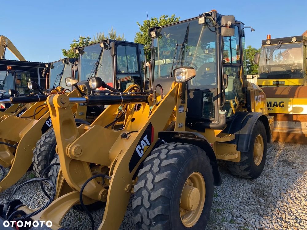 Caterpillar CAT 907M, 3400 MTH, ŁYŻKA OTWIERANA + WIDŁY, z NIEMIEC, SUPER STAN, - 5