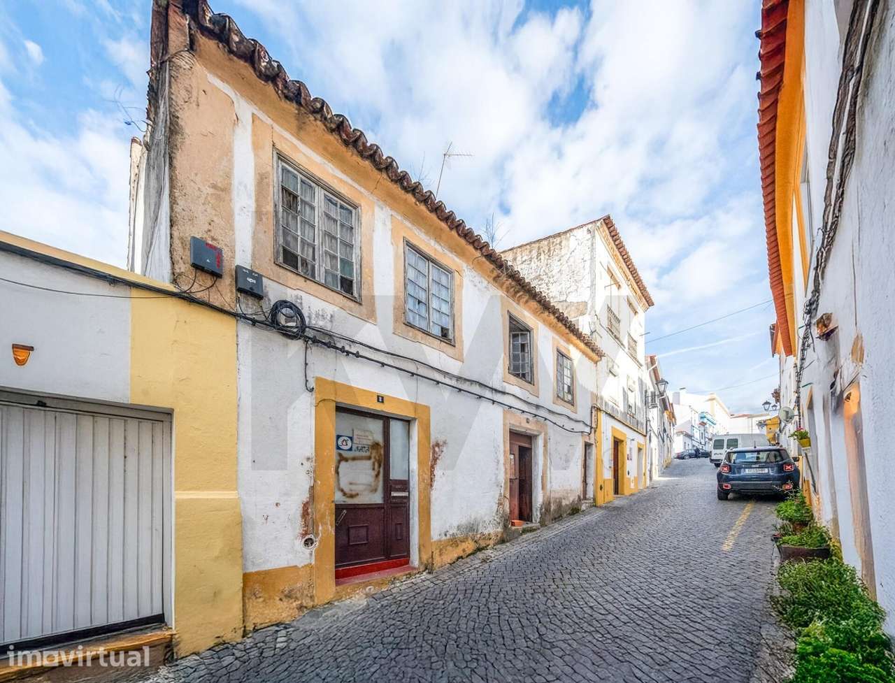 Investimento com Potencial no Centro Histórico de Portalegre - Grande imagem: 2/29