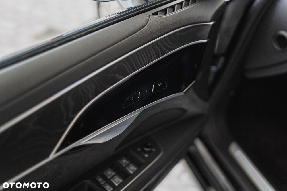 Audi A8 - 30