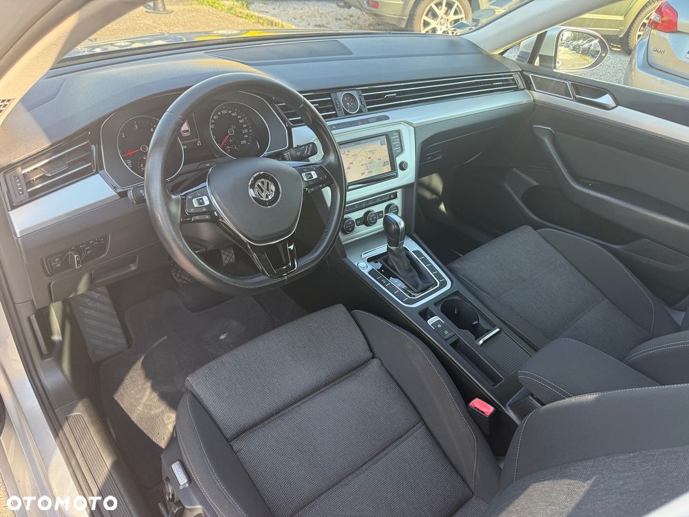 Volkswagen Passat ver-variant-1-6-tdi-scr-dsg-comfortline - 10