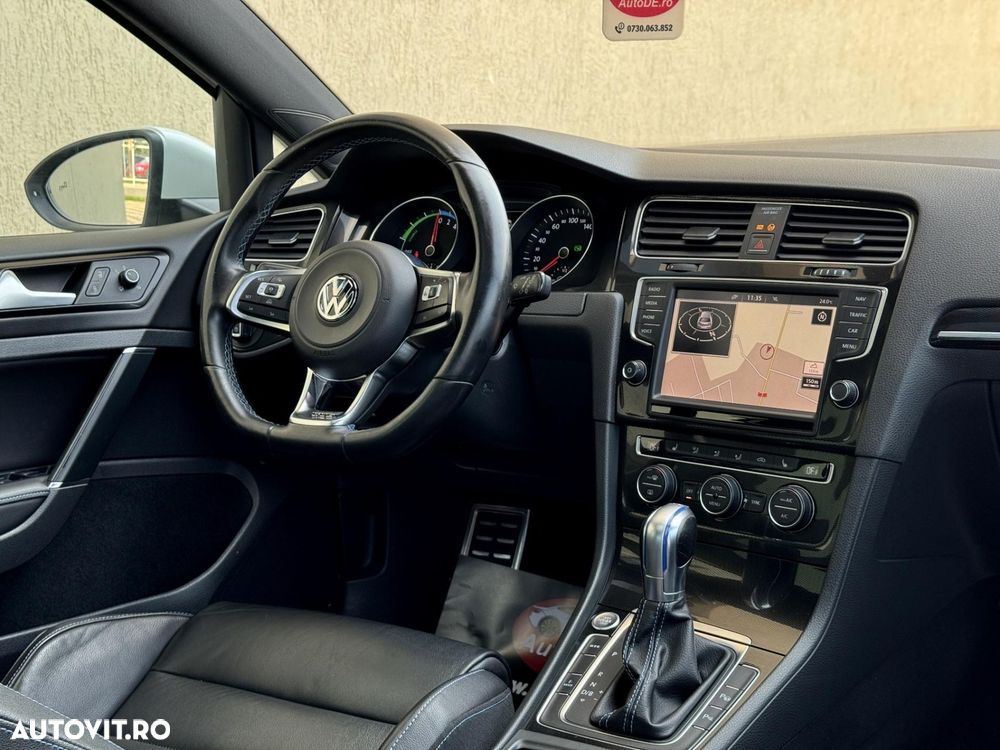 Volkswagen Golf - 8