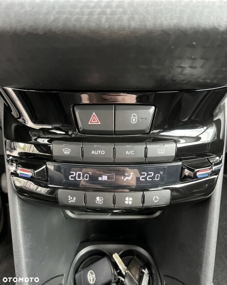 Peugeot 208 1.2 PureTech Style - 11