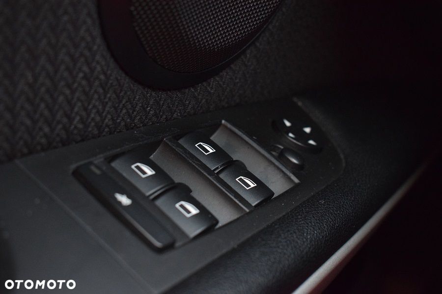 BMW Seria 3 318d DPF Edition Lifestyle - 17
