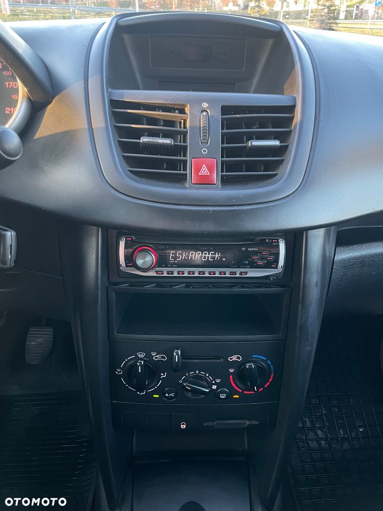 Peugeot 207 1.4 16V Trendy - 15