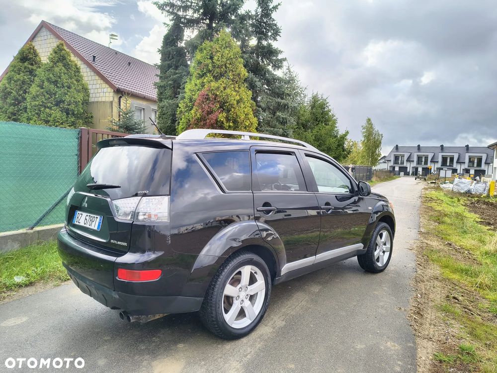 Mitsubishi Outlander 2.0 DI-D 4WD Instyle - 3