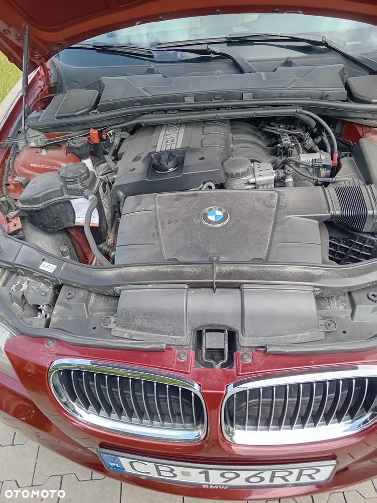 BMW Seria 3 318i Touring - 15