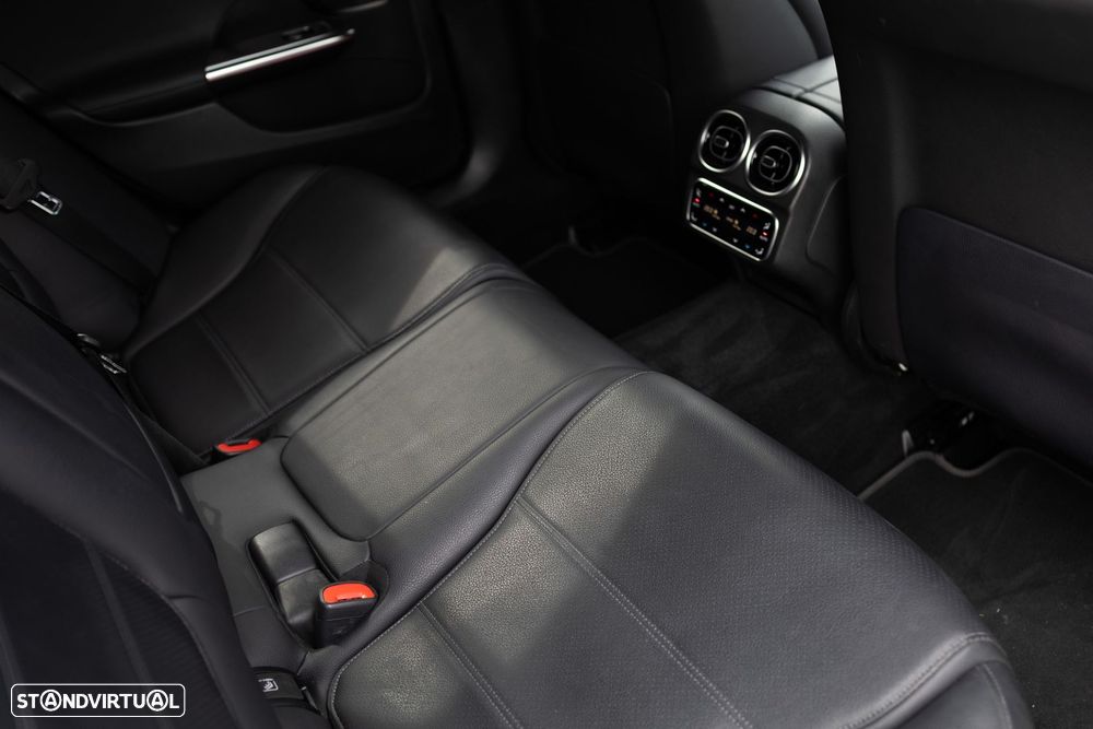 Mercedes-Benz C 300 e Avantgarde - 23