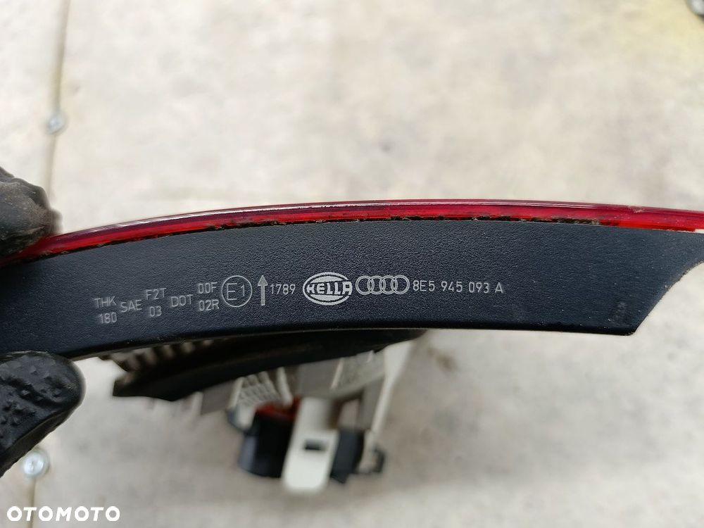 LAMPA TYLNA LEWA W KLAPE AUDI A4 B7 8E5945093A HELLA SEDAN - 8