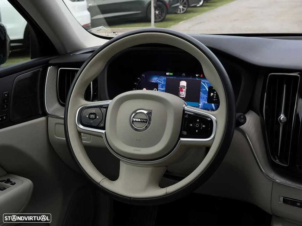 Volvo XC 60 2.0 T6 PHEV Plus Dark AWD - 29