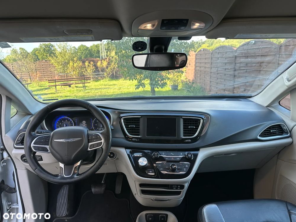 Chrysler Pacifica - 19