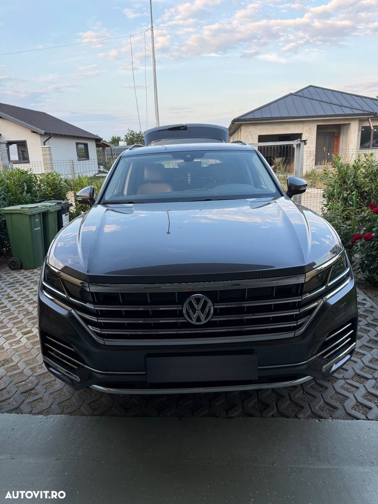 Volkswagen Touareg - 1